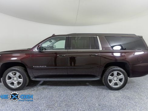 Used 2020 Chevrolet Suburban LT w/ Luxury Package AWD/4WD image 4