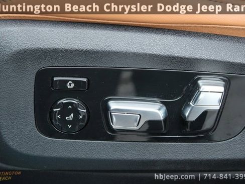 Used 2023 BMW X7 xDrive40i w/ M Sport Package image 33