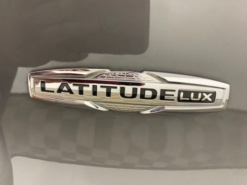Used 2022 Jeep Cherokee Latitude Lux AWD/4WD image 36