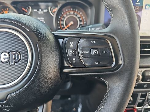 Used 2025 Jeep Wrangler Unlimited Sport AWD/4WD image 17