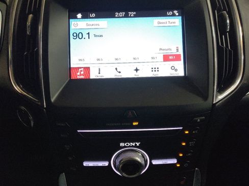 Used 2018 Ford Edge Titanium w/ Technology Package FWD image 25
