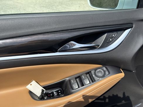 Used 2018 Buick Enclave Essence image 16