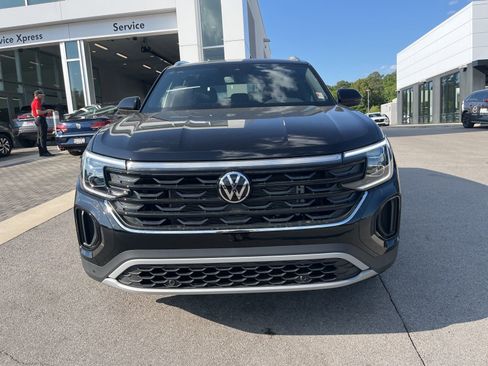 New 2026 Volkswagen Atlas Cross Sport SE FWD image 2