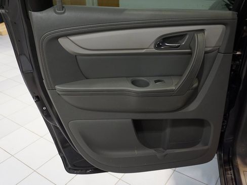 Used 2015 Chevrolet Traverse LT w/ Style and Technology Package image 25