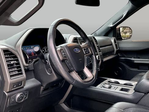 Used 2018 Ford Expedition XLT w/ Equipment Group 202A RWD image 15