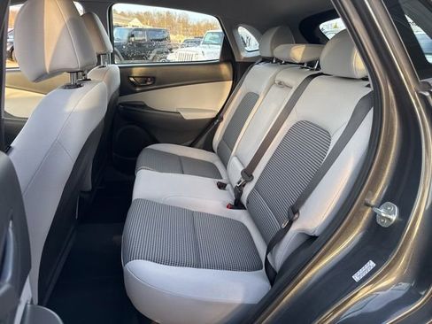 Used 2022 Hyundai Kona SE image 43