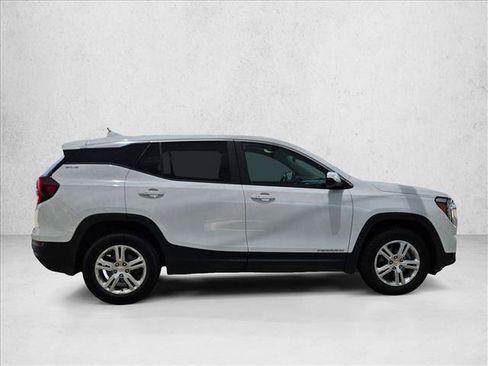Used 2024 GMC Terrain SLE AWD/4WD image 4