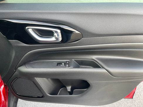 New 2026 Jeep Compass Latitude image 18