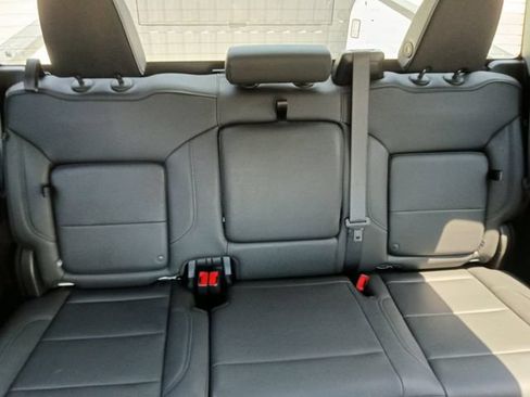 Used 2026 GMC Sierra 1500 SLT RWD image 5
