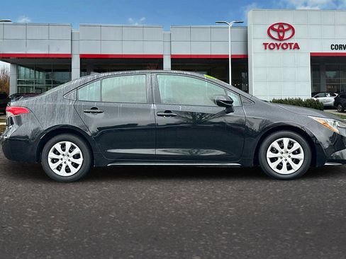 Used 2023 Toyota Corolla LE image 3