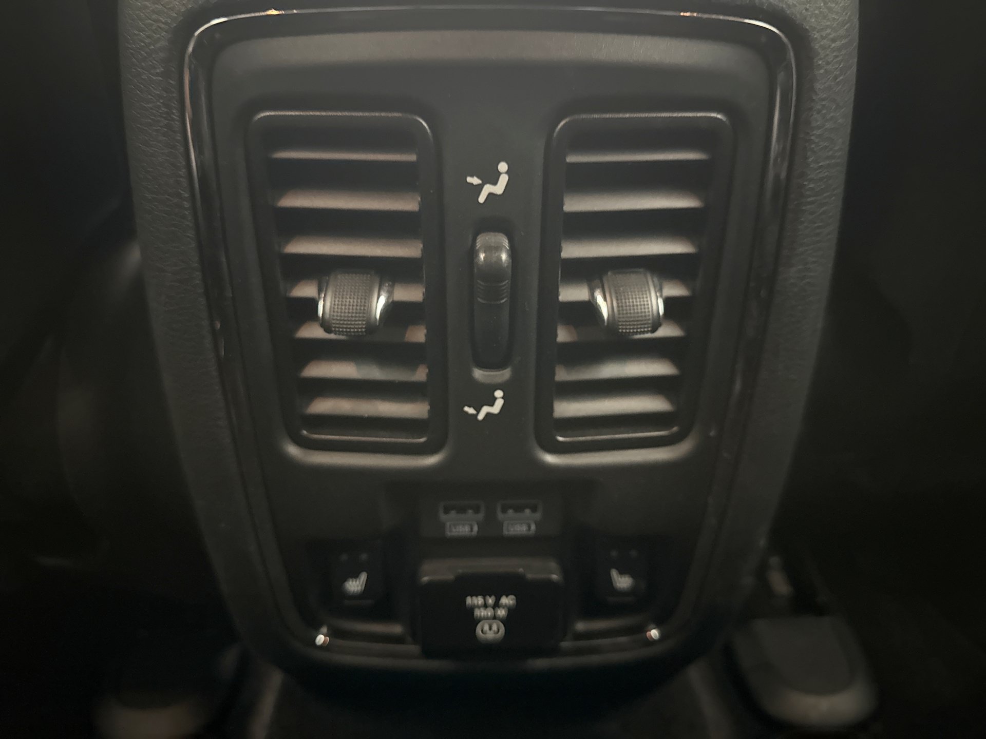 Used 2020 Jeep Grand Cherokee Overland AWD/4WD image 19