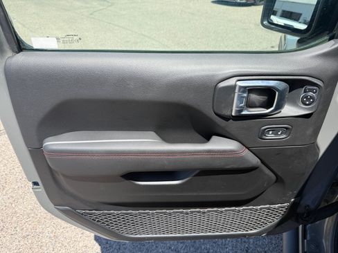 Used 2021 Jeep Gladiator Rubicon AWD/4WD image 13