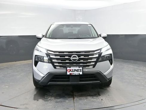 Used 2025 Nissan Rogue SV AWD/4WD image 2