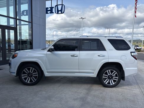 Used 2017 Toyota 4Runner Limited AWD/4WD image 8