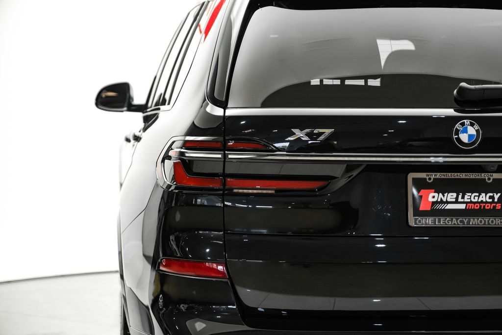 Used 2025 BMW X7 xDrive40i w/ M Sport Package AWD/4WD image 51