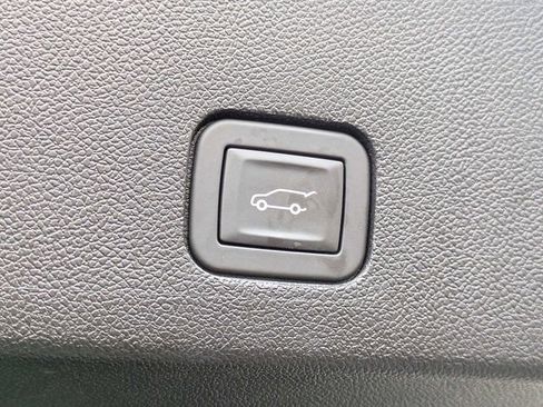 Certified 2025 Cadillac XT6 Premium Luxury w/ Platinum Package image 12