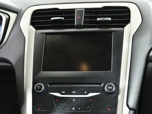 Used 2014 Ford Fusion SE w/ Equipment Group 202A FWD image 9