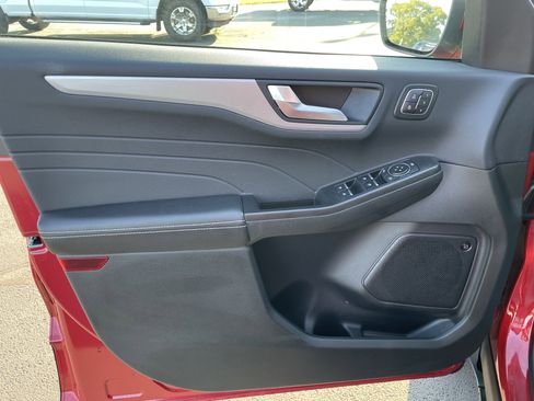 Used 2024 Ford Escape SE w/ PHEV Premium Package image 12