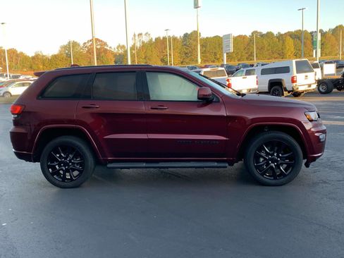 Used 2019 Jeep Grand Cherokee Altitude image 2