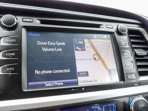 Used 2015 Toyota Highlander XLE image 18