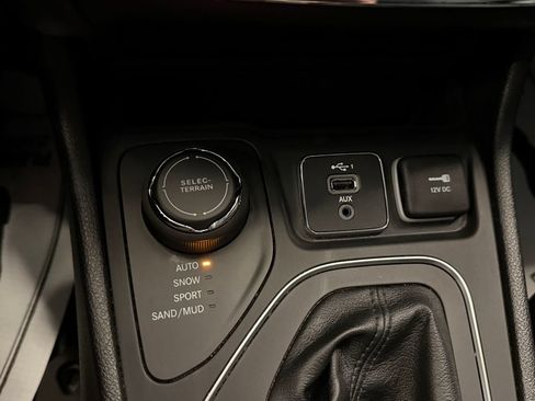 Used 2021 Jeep Cherokee Latitude Lux AWD/4WD image 17
