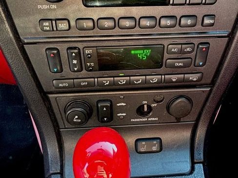 Used 2004 Ford Thunderbird image 18