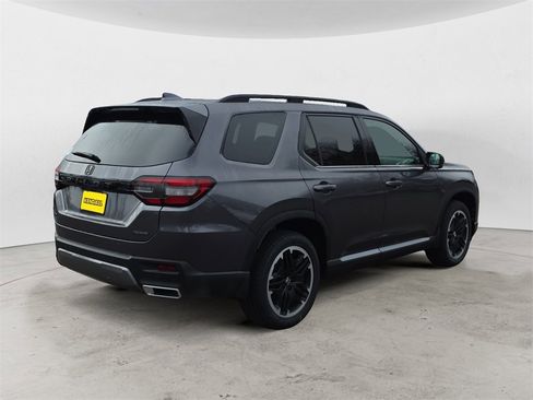 New 2026 Honda Pilot Touring image 5