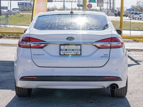 Used 2017 Ford Fusion SE w/ Fusion SE Technology Package image 6