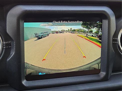 Used 2023 Jeep Wrangler Unlimited Sahara AWD/4WD image 15