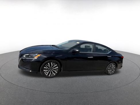 Used 2025 Nissan Altima 2.5 SV image 8