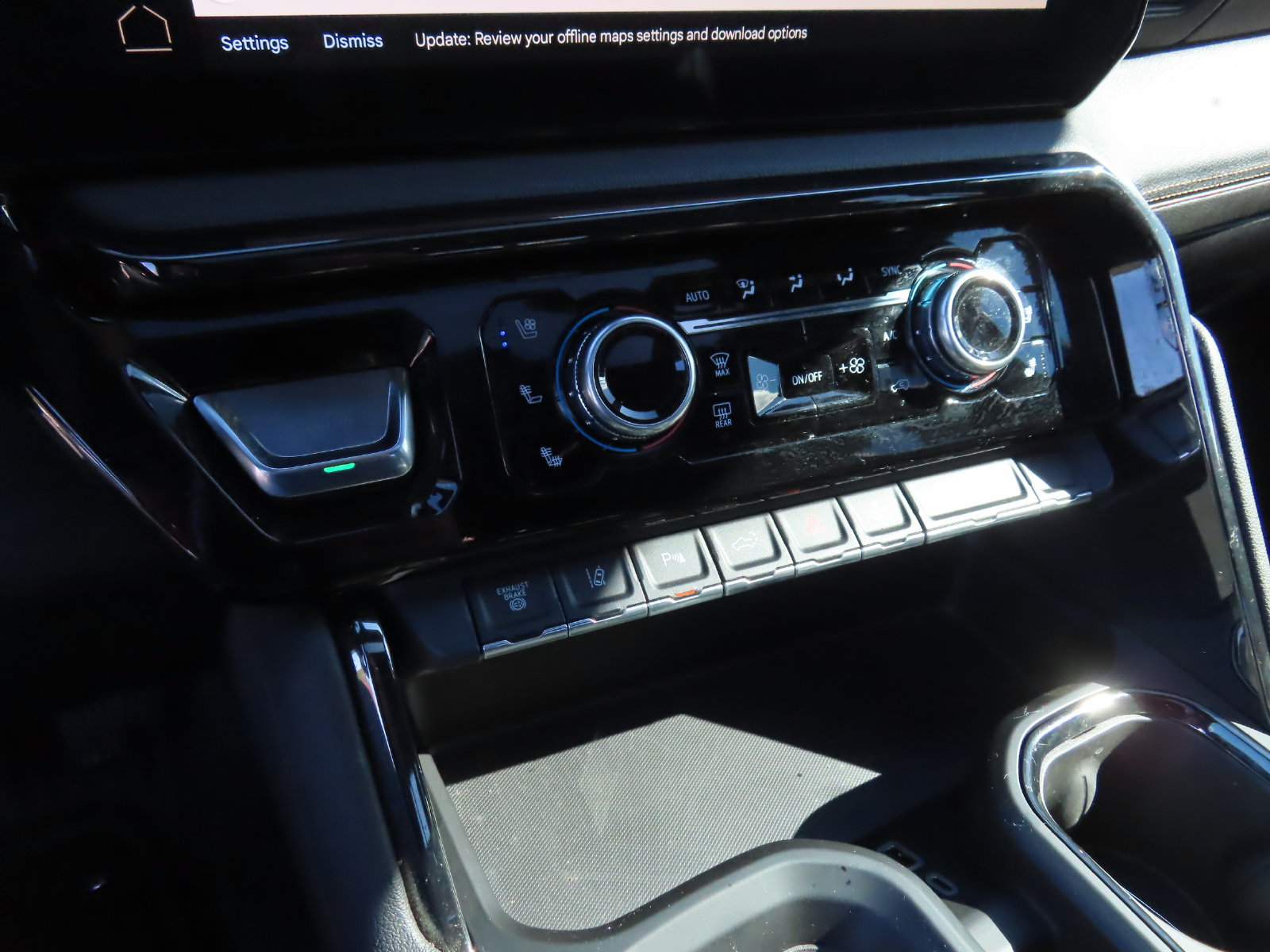 Used 2024 GMC Sierra 2500 AT4 w/ AT4 Premium Plus Package AWD/4WD image 30