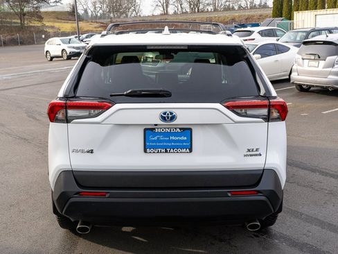 Used 2020 Toyota RAV4 XLE image 12
