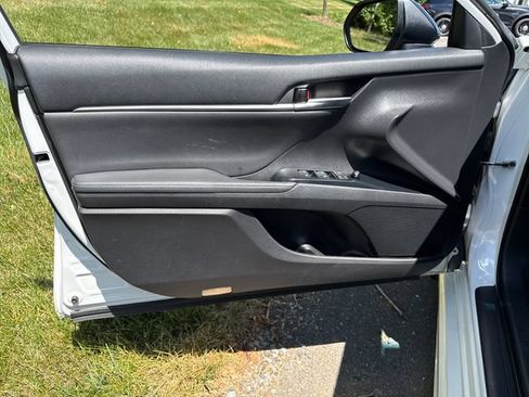 Used 2019 Toyota Camry XSE w/ Navigation Package FWD image 23