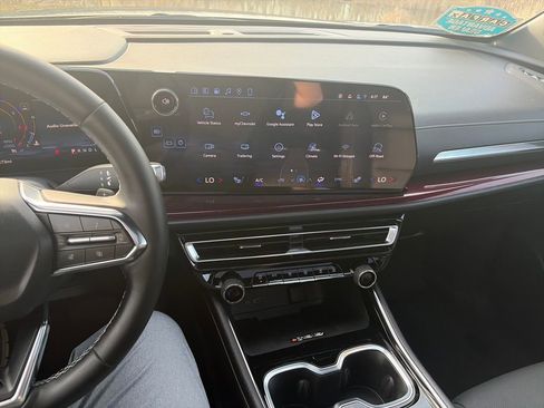 Certified 2026 Chevrolet Traverse Z71 w/ Driver Confidence Package AWD/4WD image 17