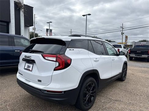 Used 2022 GMC Terrain SLE w/ Elevation Edition image 6