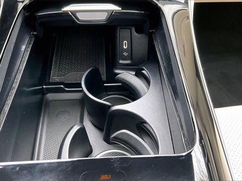 Used 2023 Mercedes-Benz GLC 300 4MATIC image 16