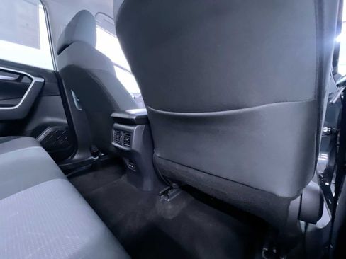 Used 2025 Toyota RAV4 XLE FWD image 39