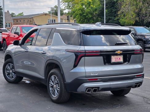 Used 2025 Chevrolet Traverse LT image 15