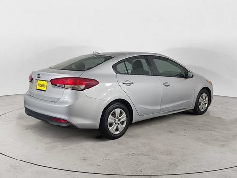 Used 2017 Kia Forte LX FWD image 5