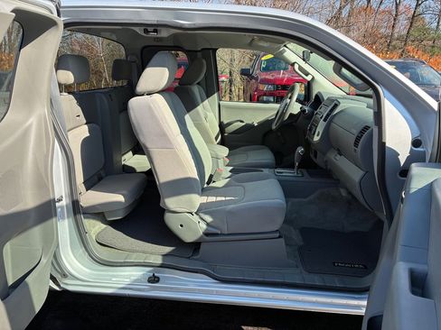 Used 2015 Nissan Frontier S image 18