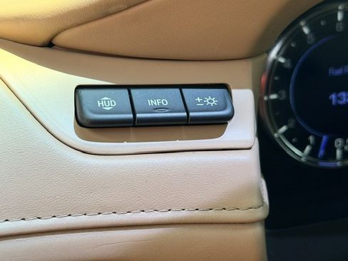 Used 2019 Cadillac Escalade Platinum AWD/4WD image 13