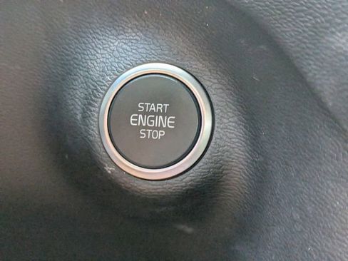 Certified 2023 Volvo XC40 B5 Plus w/ Climate Package AWD/4WD image 37