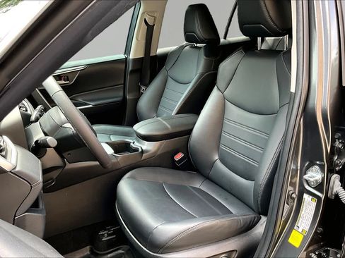 Used 2023 Toyota RAV4 XLE Premium FWD image 8
