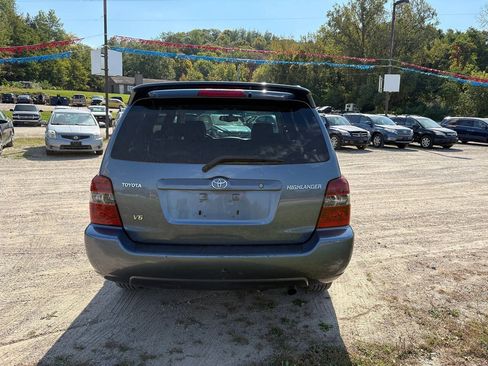 Used 2004 Toyota Highlander 2WD V6 w/ Appearance Pkg image 16
