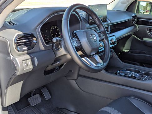 Used 2025 Honda Pilot EX-L image 12