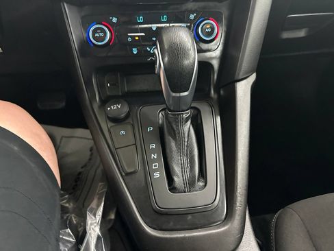 Used 2018 Ford Focus SE w/ SE Appearance Package FWD image 48