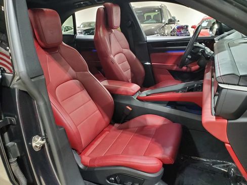 Used 2025 Porsche Macan 4S Electric AWD/4WD image 14