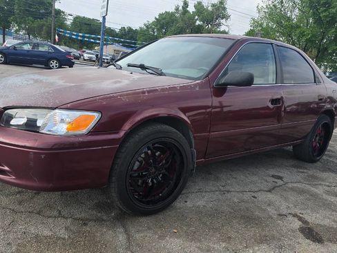 Used 2001 Toyota Camry LE FWD image 1