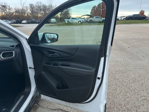 Used 2022 Chevrolet Equinox Premier image 23