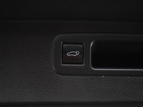Used 2025 Toyota Highlander XSE AWD/4WD image 19